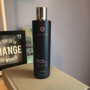 Monat Revive shampoo brand new
